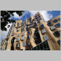 Frank Gehry, Dr Chau Chak Wing building, UTS, Sydney, photo by Summerdrought, Wikipedia.jpg